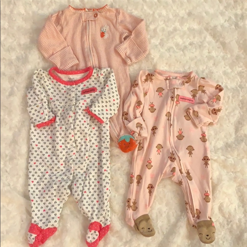 Bundle of 3 Pairs of Carter’s footed pajamas